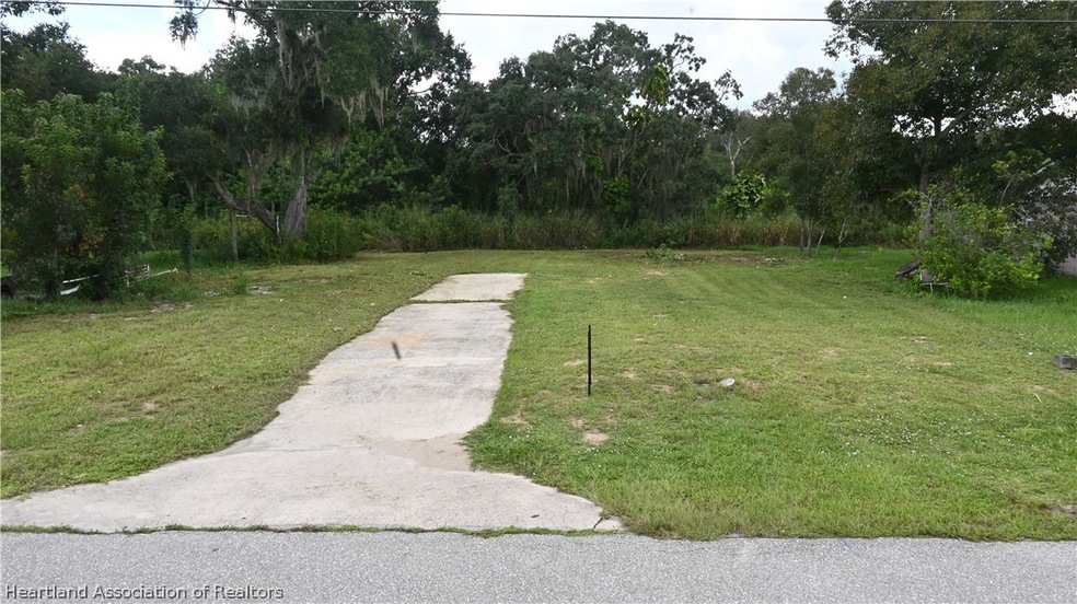 121 Taylor St, Lake Placid, FL 33852 - photo 1