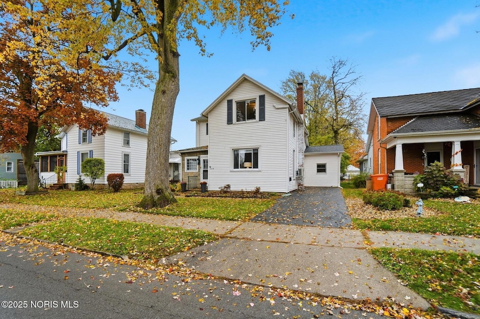 829 Maple Ave, Findlay, OH 45840 - photo 1