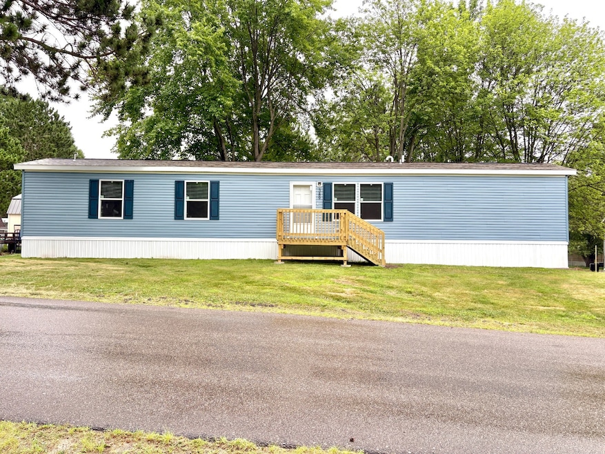 389 Tulip Ln E, Altoona, WI 54720 - photo 1