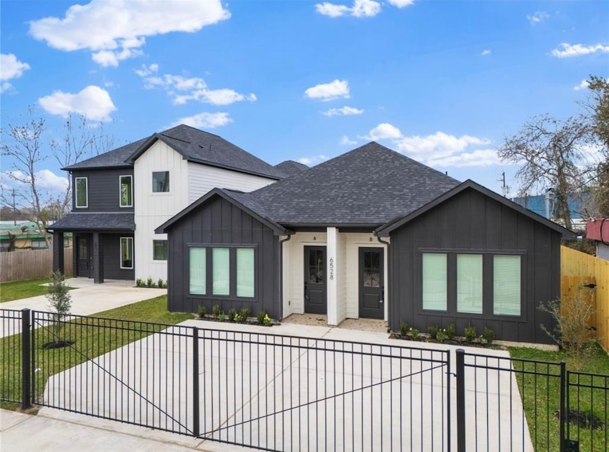 6528 Weston St A/B!