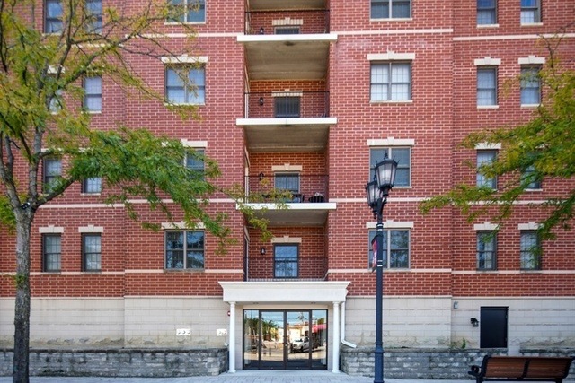 Market Square unit 503, Elmhurst, IL 60126 - photo 1