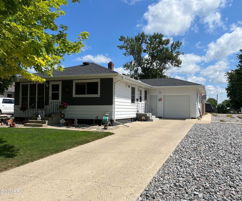 1406 5th Ave NE, Jamestown, ND 58401 - photo 1