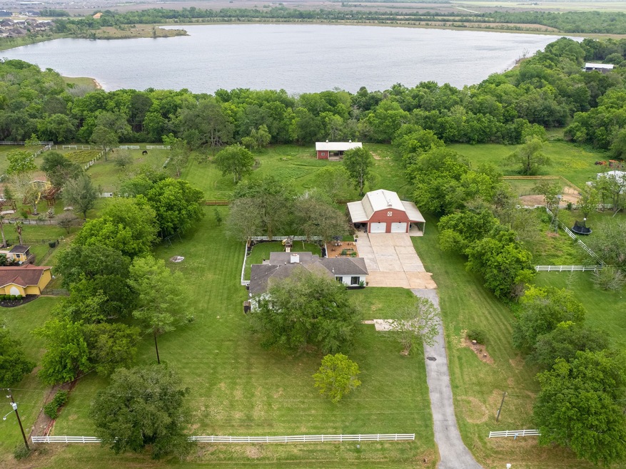 31 El Dorado Dr, Friendswood, TX 77546 - photo 1