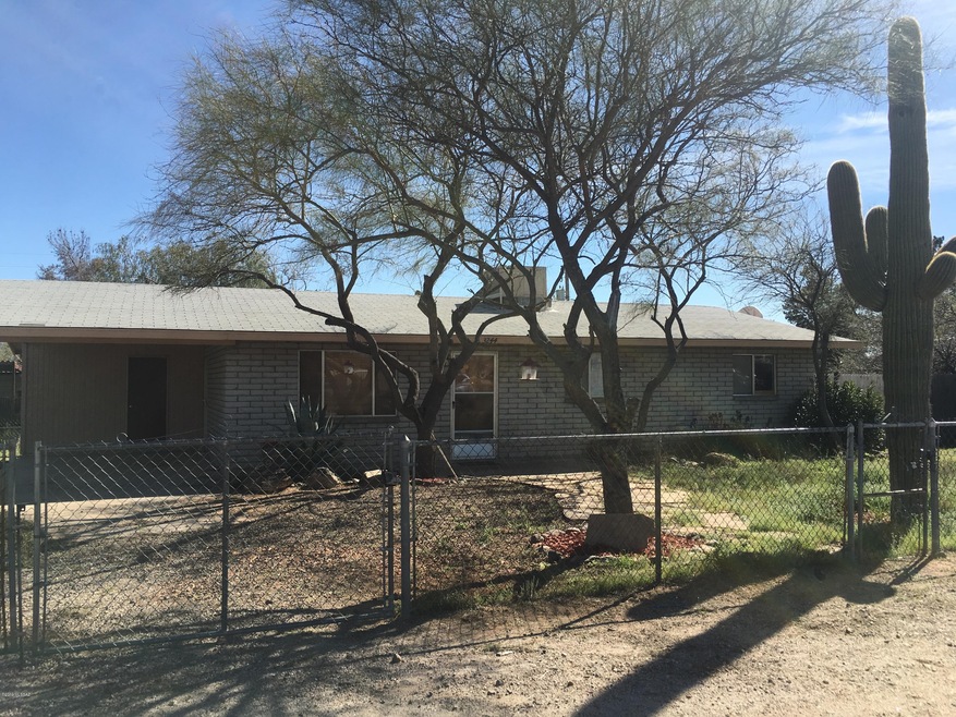 3244 E Stallion Ln