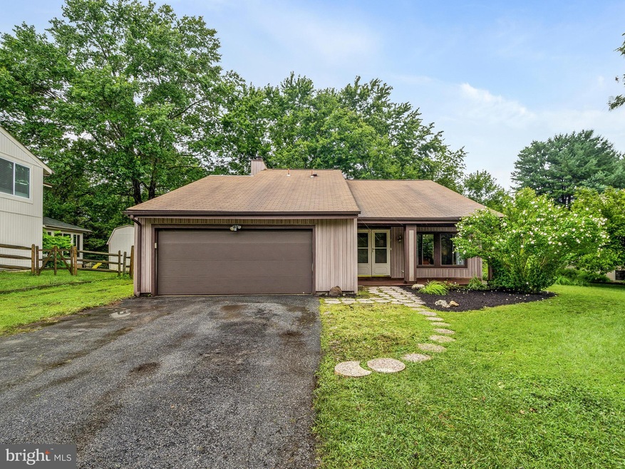 14716 Pebble Hill Ln, North Potomac, MD 20878 - photo 1