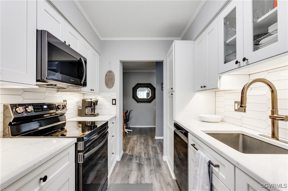 Kitchen featuring tasteful backsplash, appliances