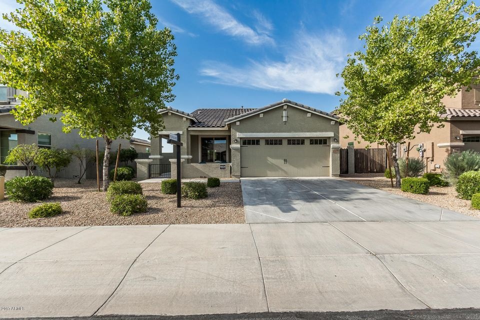 15579 W Devonshire Ave-large-004-16-Fron