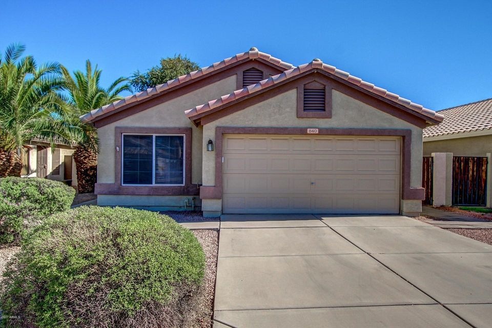 Great Curb Appeal!