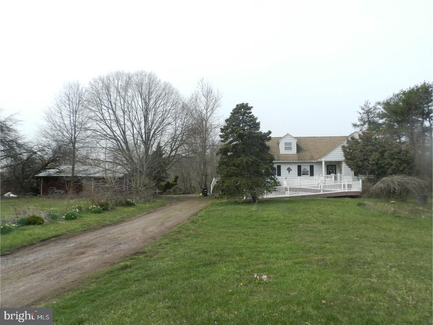 917 Mansfield Rd W, Bordentown, NJ 08505 - photo 1