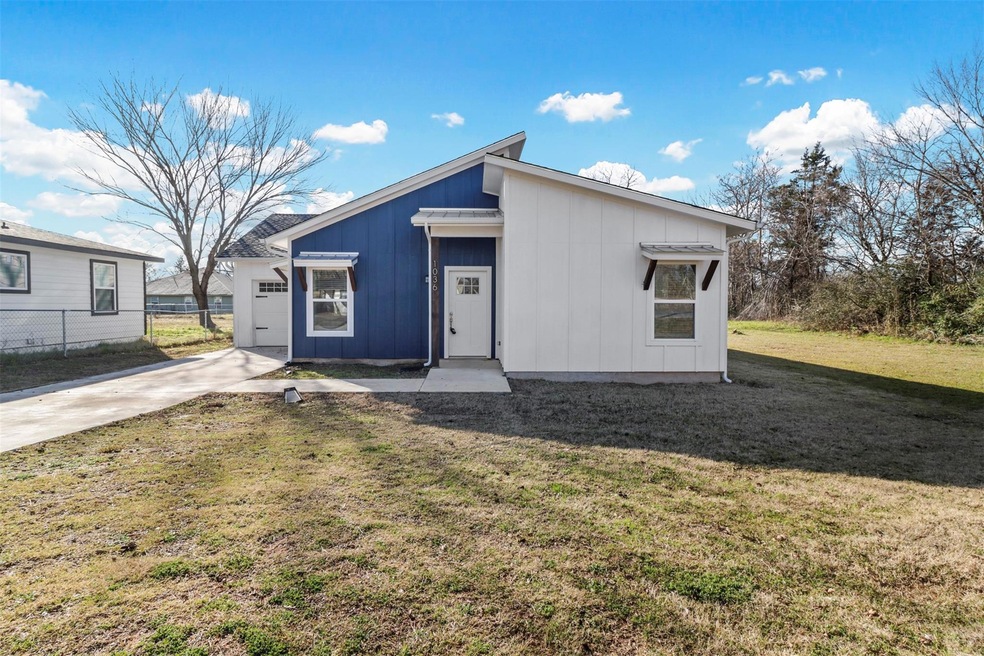 1036 W Coffin St, Denison, TX 75020 - photo 1