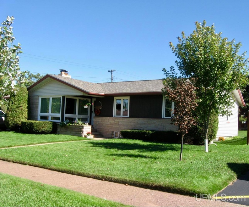 1770 Hickory St, Ishpeming, MI 49849 - photo 1