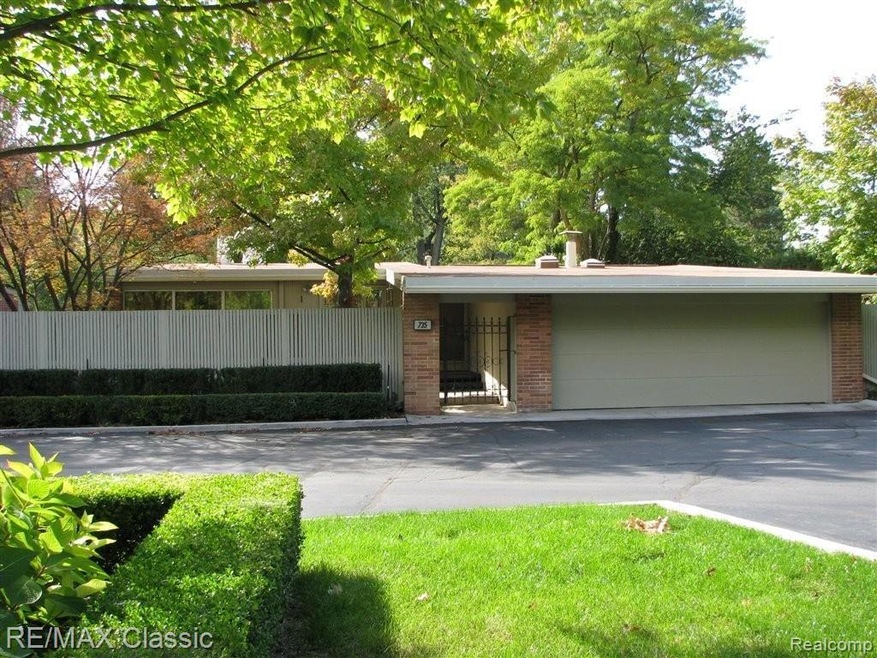 735 Willits