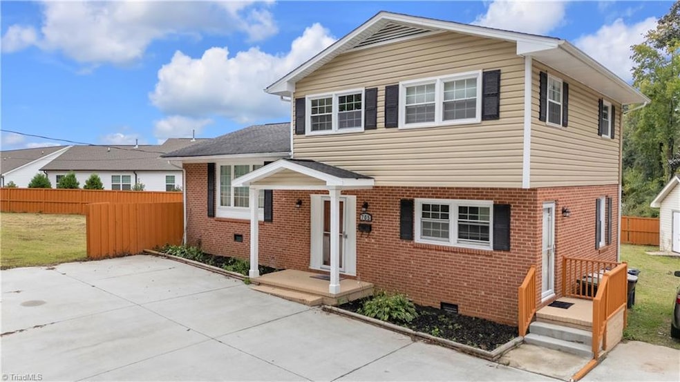 Under Contract $305,000