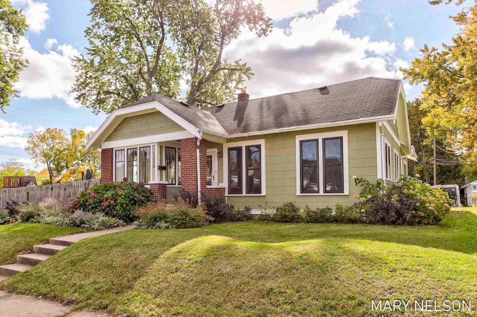 1-web-or-mls-1208-arianna-st-nw