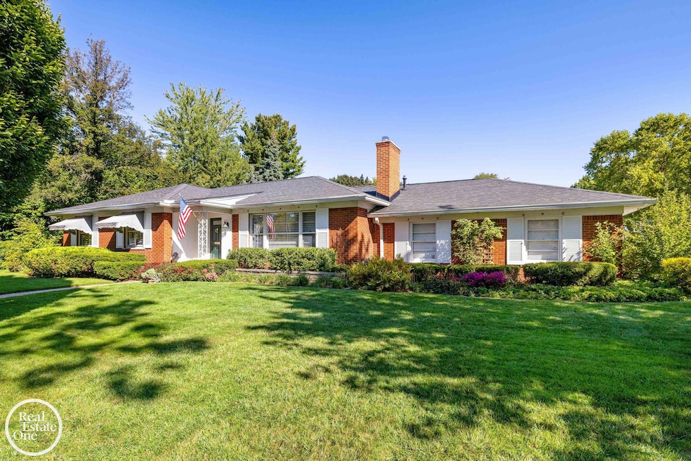 720 Fairford Rd, Grosse Pointe Woods, MI 48236 - photo 1