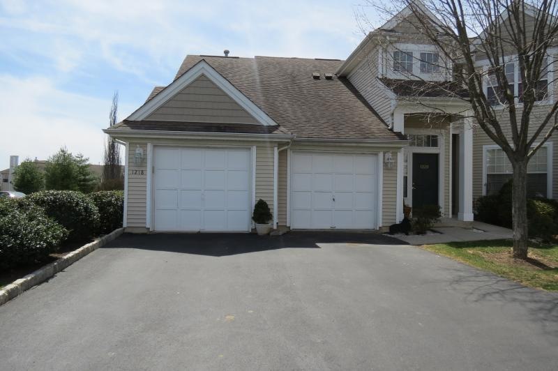 1218 Fairview Cir, Stewartsville, NJ 08886 - photo 1