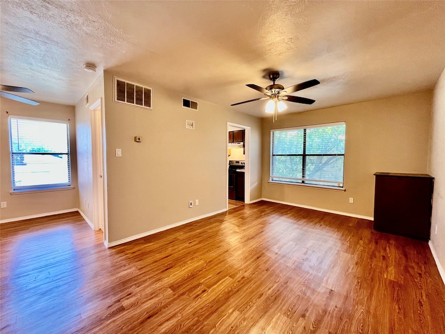 2526 W Prairie St unit 205, Denton, TX 76201 - photo 1