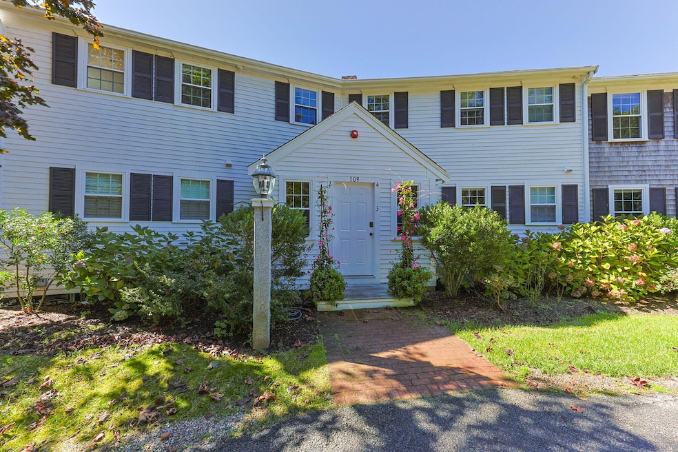 109 Misty Meadow Ln unit 4, North Chatham, MA 02650 - photo 1