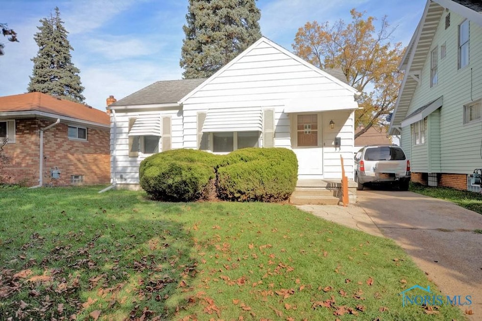 438 W Poinsetta Ave, Toledo, OH 43612 - photo 1