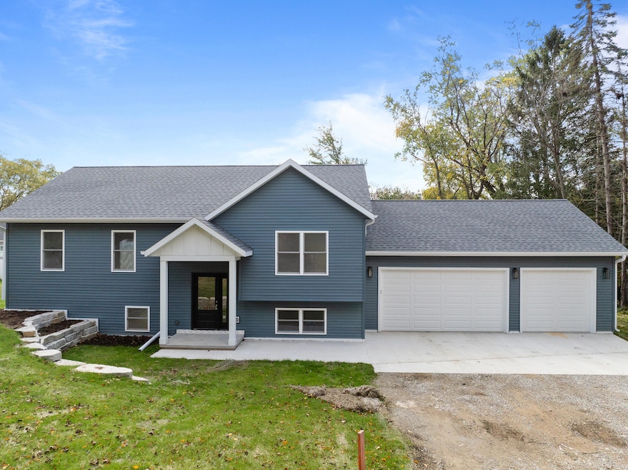 W3813 Magnolia Dr, Geneva, WI 53147 - photo 1