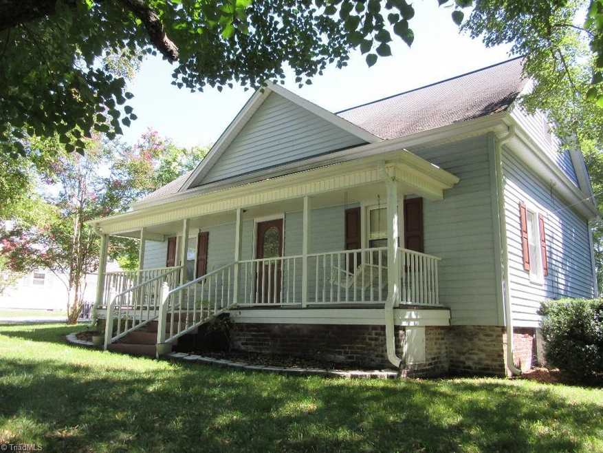 537 Oakdale Rd, Jamestown, NC 27282 - photo 1