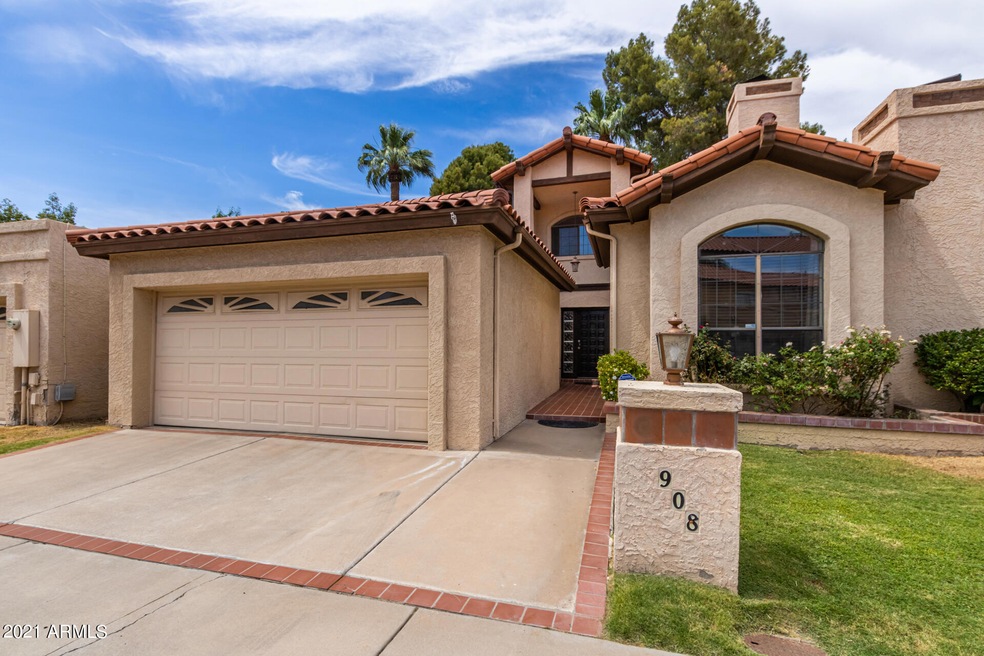 908 W Flynn