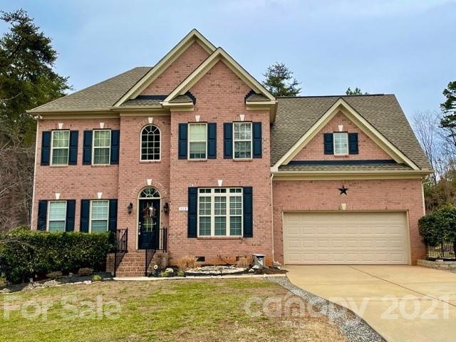 Welcome home to 117 Winding Creek!!  Beautiful cur