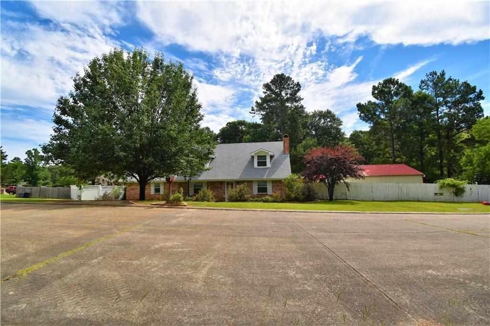 168 Wildwood Dr, Pineville, LA 71360 - photo 1