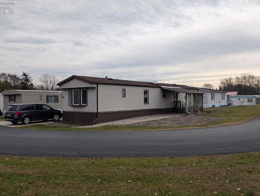 111 Flat Rock Rd unit 34, Bellevue, OH 44811 - photo 1