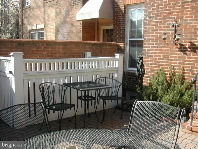 412 Park Ave, Falls Church, VA 22046 - photo 1