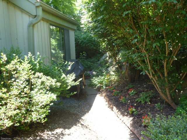 617 Cedar Cir, Southbury, CT 06488 - photo 1