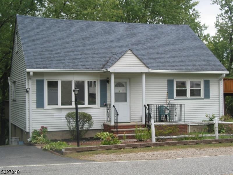 404 Riverview Dr, Totowa, NJ 07512 - photo 1