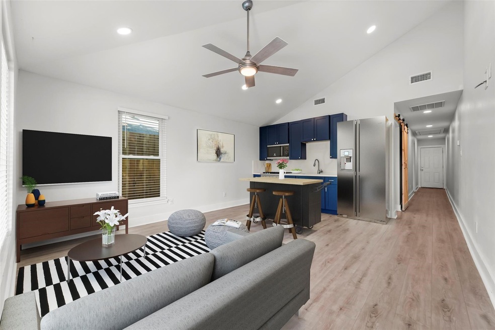 4049 Lucille St unit A, Houston, TX 77026 - photo 1