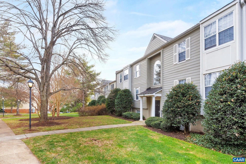 1506 Villa Terrace unit E, Charlottesville, VA 22903 - photo 1
