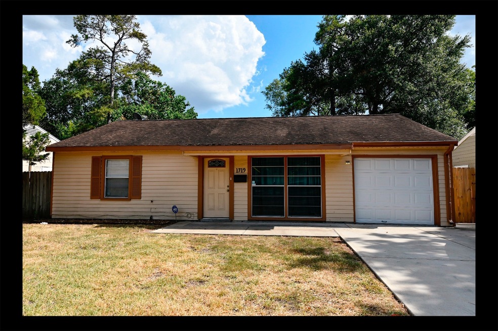 1719 W 43rd St, Houston, TX 77018 - photo 1
