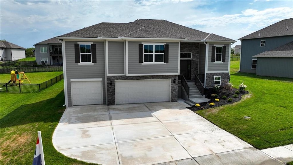 1218 NE 122nd St, Kansas City, MO 64165 - photo 1