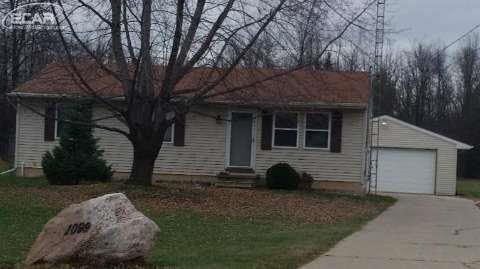1099 Linus St, Flint, MI 48507 - photo 1