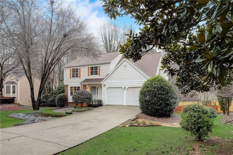 1055 Taylor Oaks Dr, Roswell, GA 30076 - photo 1