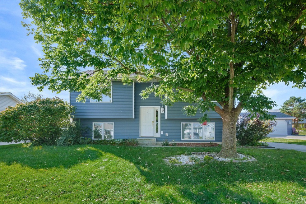 1-web-or-mls-5410 Frost Dr-27