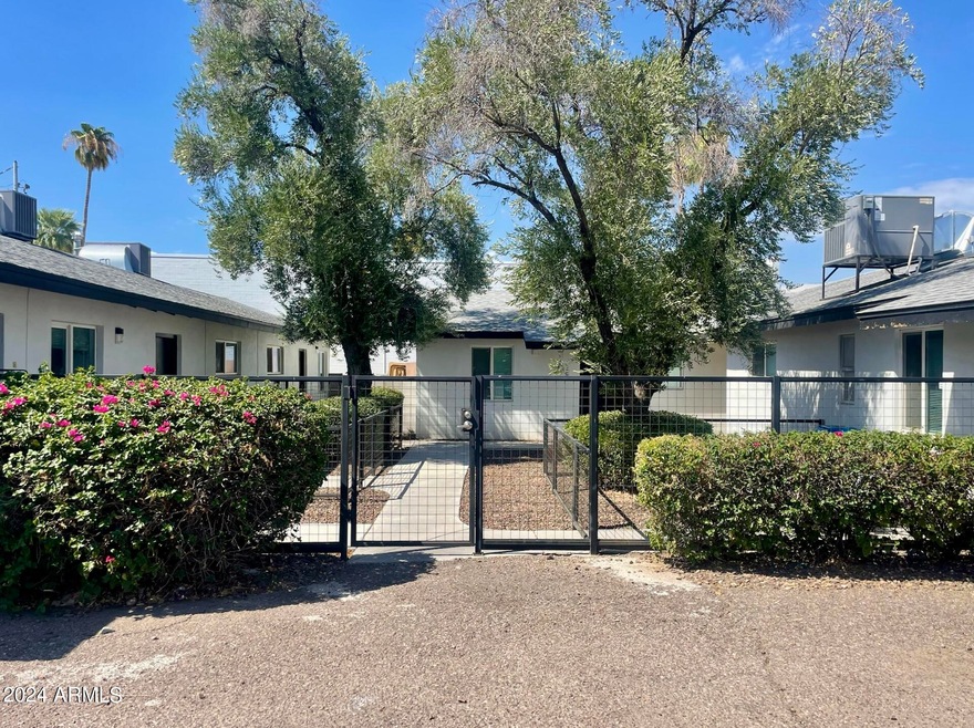 2402 N 24th St unit 3, Phoenix, AZ 85008 - photo 1