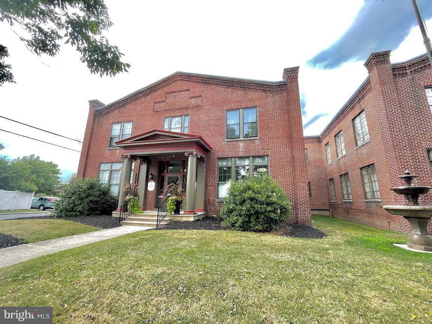 302 York St unit B, Gettysburg, PA 17325 - photo 1