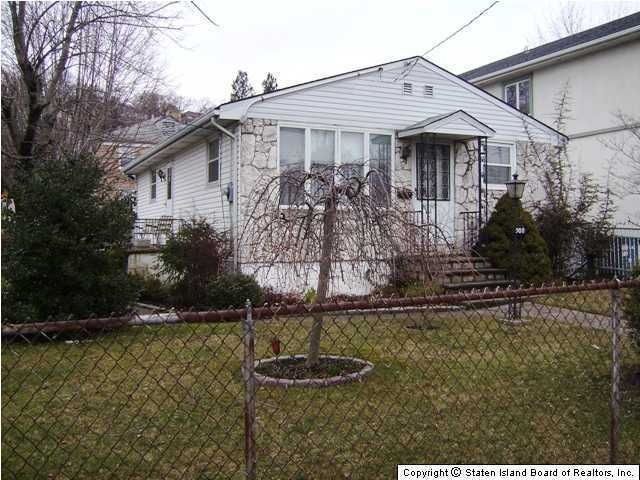 900 Targee St, Staten Island, NY 10304 - photo 1