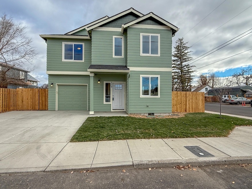 624 NE Court St, Prineville, OR 97754 - photo 1