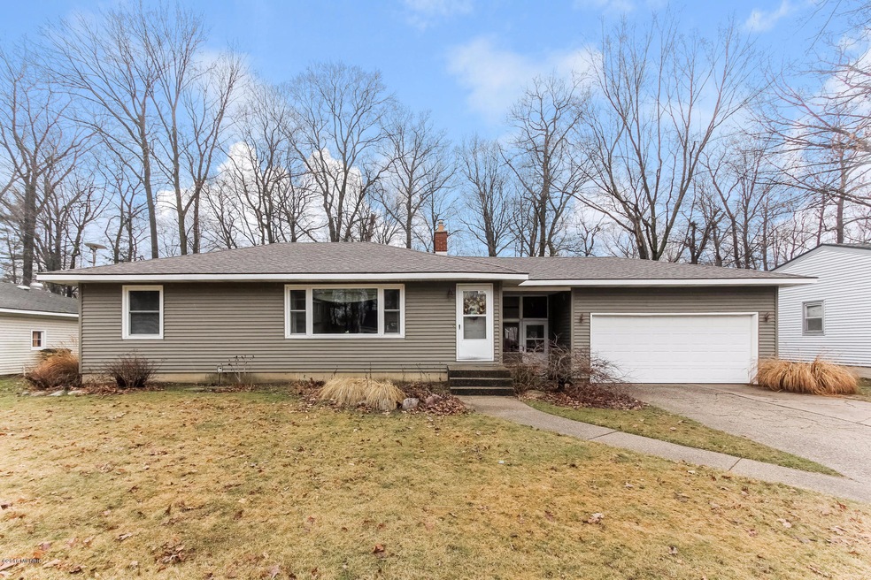 001-Front_View-2478393-medium