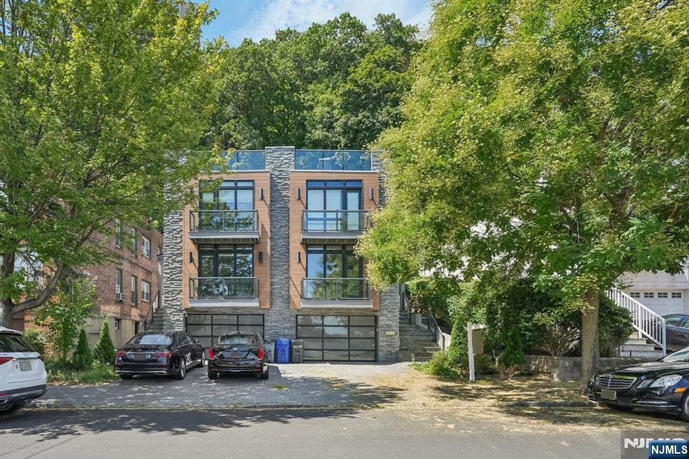 746 Undercliff Ave unit a, Edgewater, NJ 07020 - photo 1