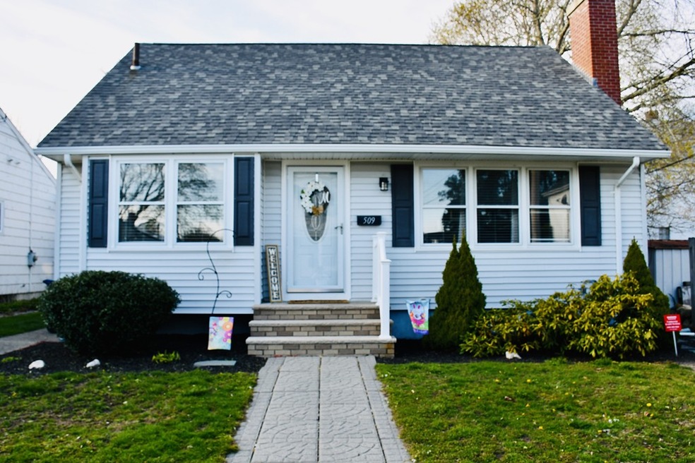 509 Bedford St, New Bedford, MA 02740 - photo 1