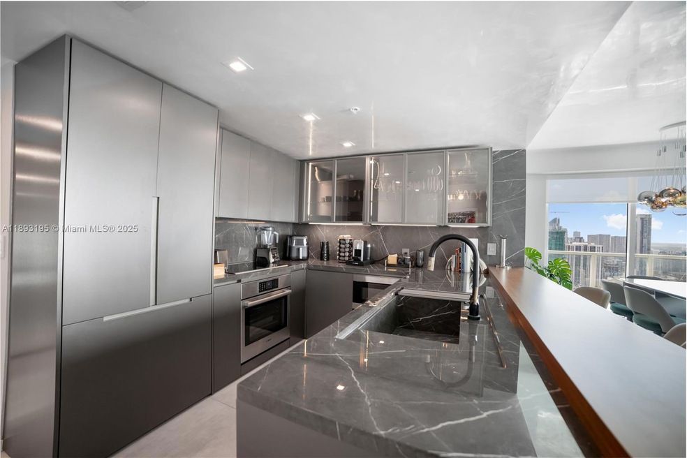 Quantum On the Bay unit 4411, Miami, FL 33132 - photo 1