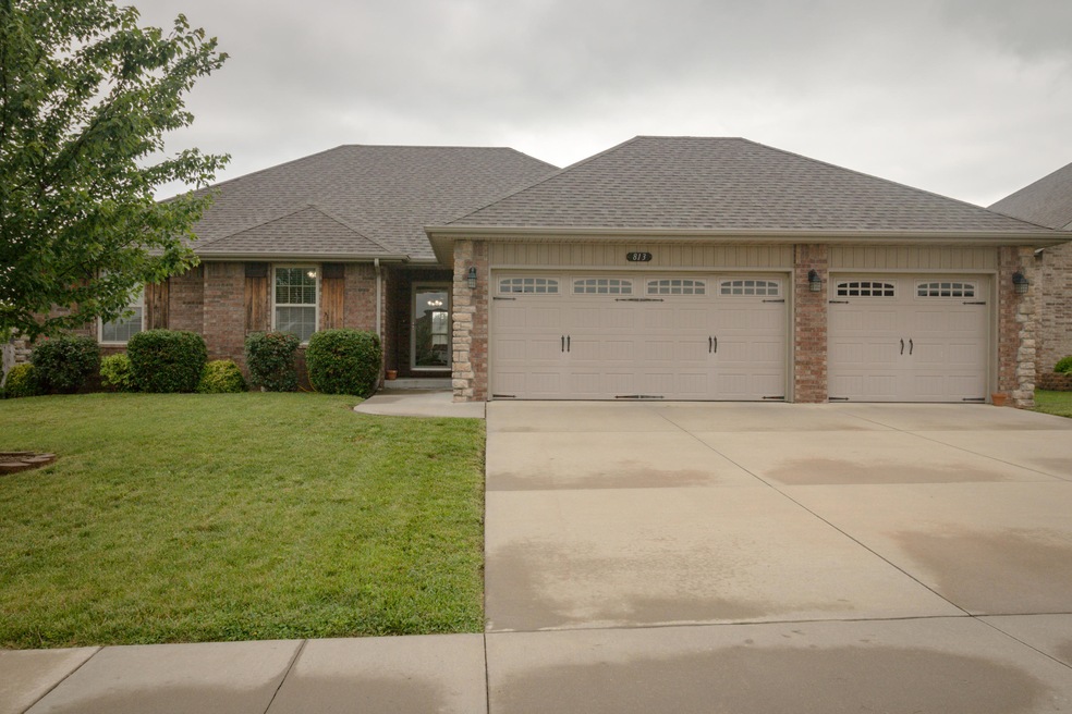 813 E Roubidoux St, Nixa, MO 65714 - photo 1