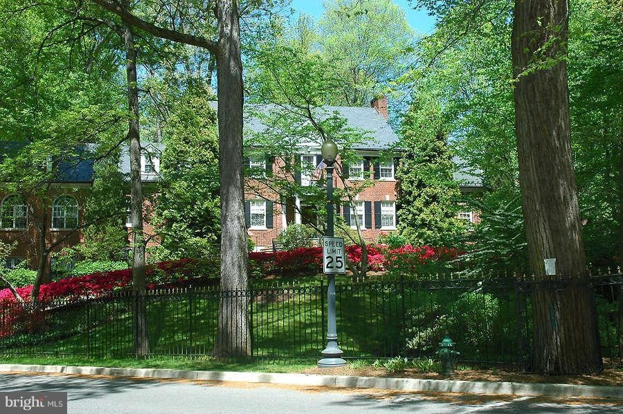 4951 Rockwood Pkwy NW, Washington, DC 20016 - photo 1