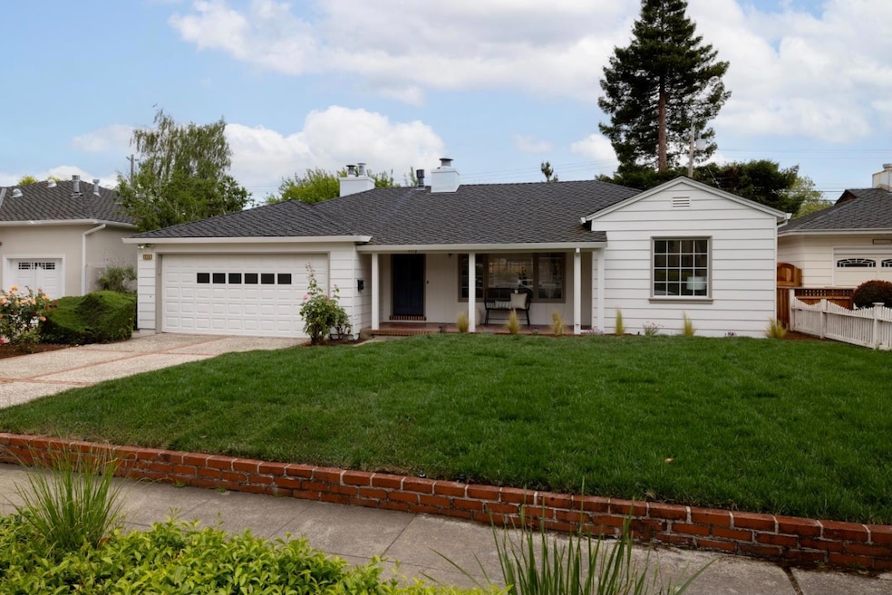 Sold $2,525,000 • Co-Listing Agent